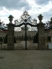 A fertődi kastély barokk kovácsoltvas kapuja_iskolai kirándulás