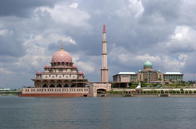 Putrajaya_Putra_Mosque_Malajzia_utazás_azsiaiutazas.hu