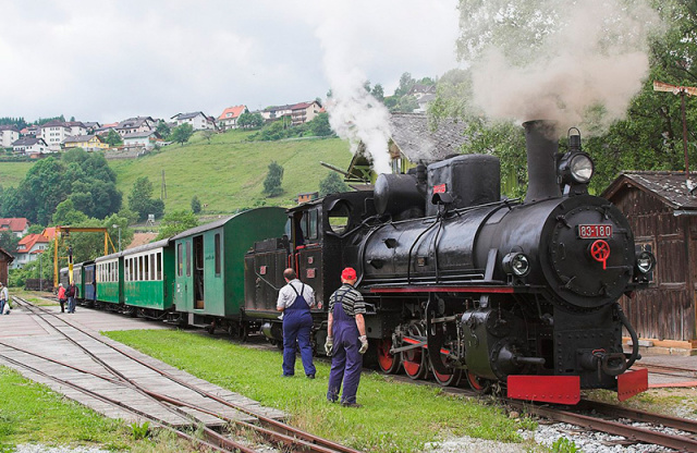 Utazás  a múltba -  Kastélytúra és nosztalgia vonatozás Stájerországban