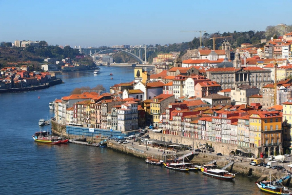 Portotól-Lisszabonig városlátogatás ***